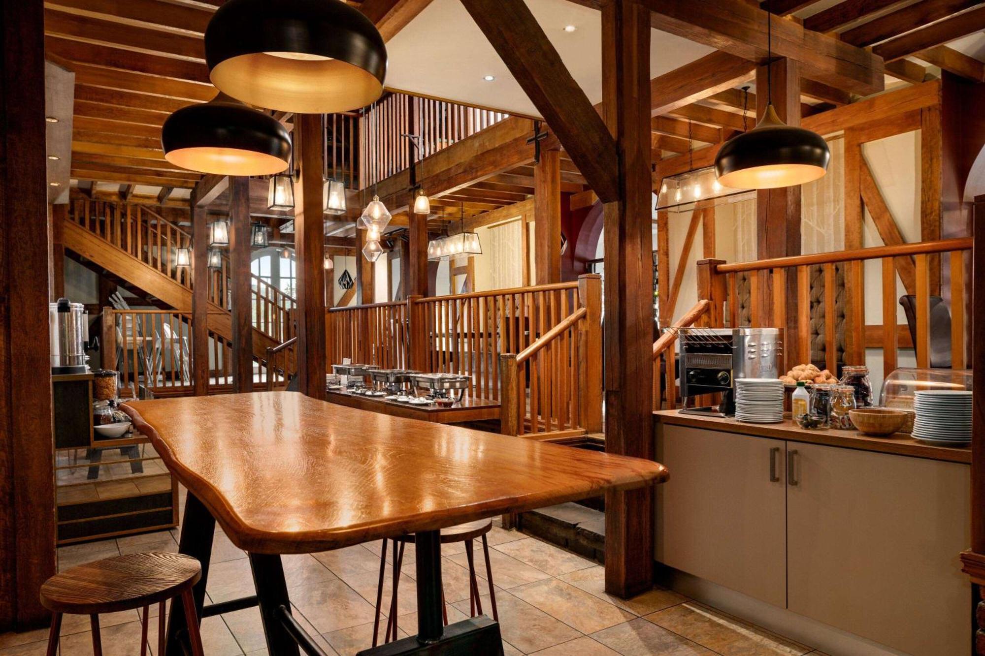 Heritage Park Pontypridd, Trademark Collection By Wyndham Extérieur photo